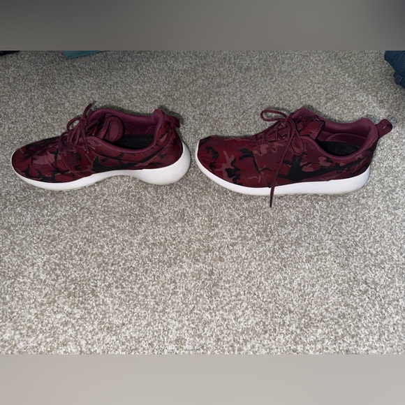 nike rosherun print red camo - Picture 2 of 5